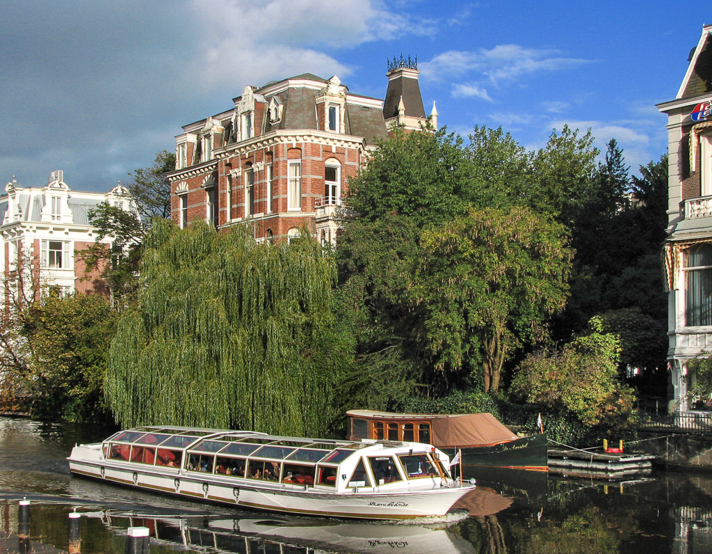 There are many stately and luxurious homes along  Amsterdam's beautiful canals.