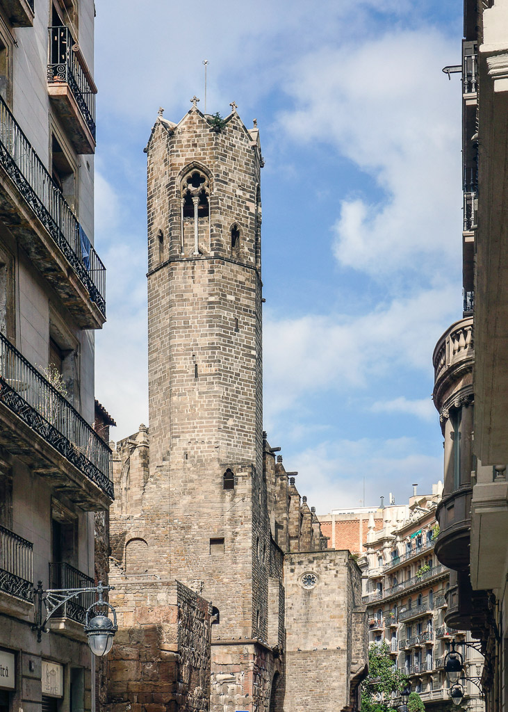 Built in the heart of the Gothic quarter in 1302.
