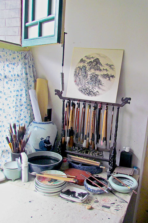 A visit to the hutong studio of an artist and calligrapher.