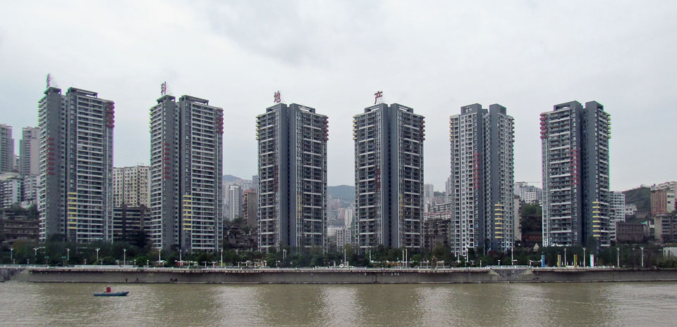 We also see vast urbanization with many high rises along the Yangtze.