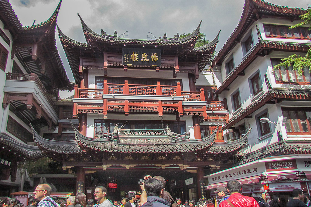 The market by the YuYuan Gardens is wall to wall people on a Sunday.