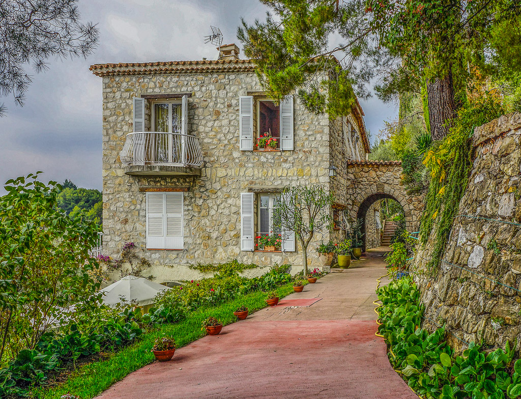A beautiful home in La Turbie with a view to Eze and to the sea below.