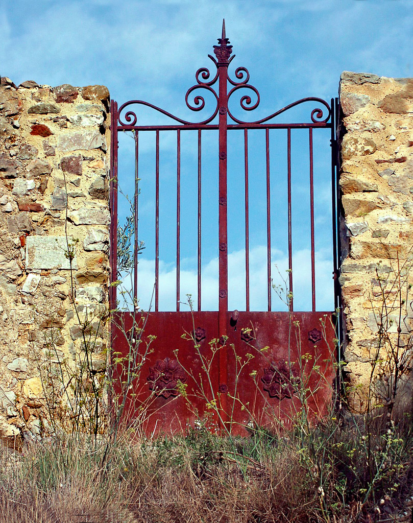 Looking out to the blue sky through the gate at La Viala.