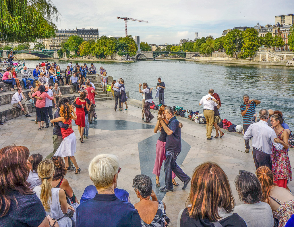 There are a number of spots along the Seine to Tango as well as free lessons.