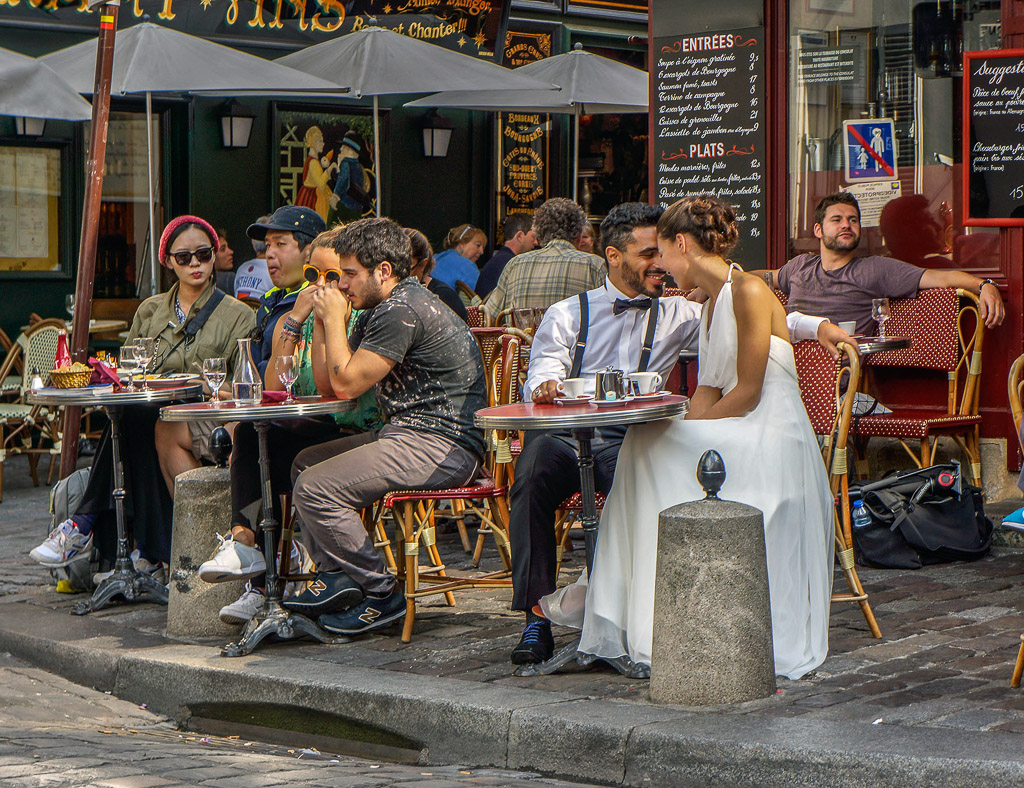 This couple celebrates their wedding at a Montmartre sidewalk cafe.